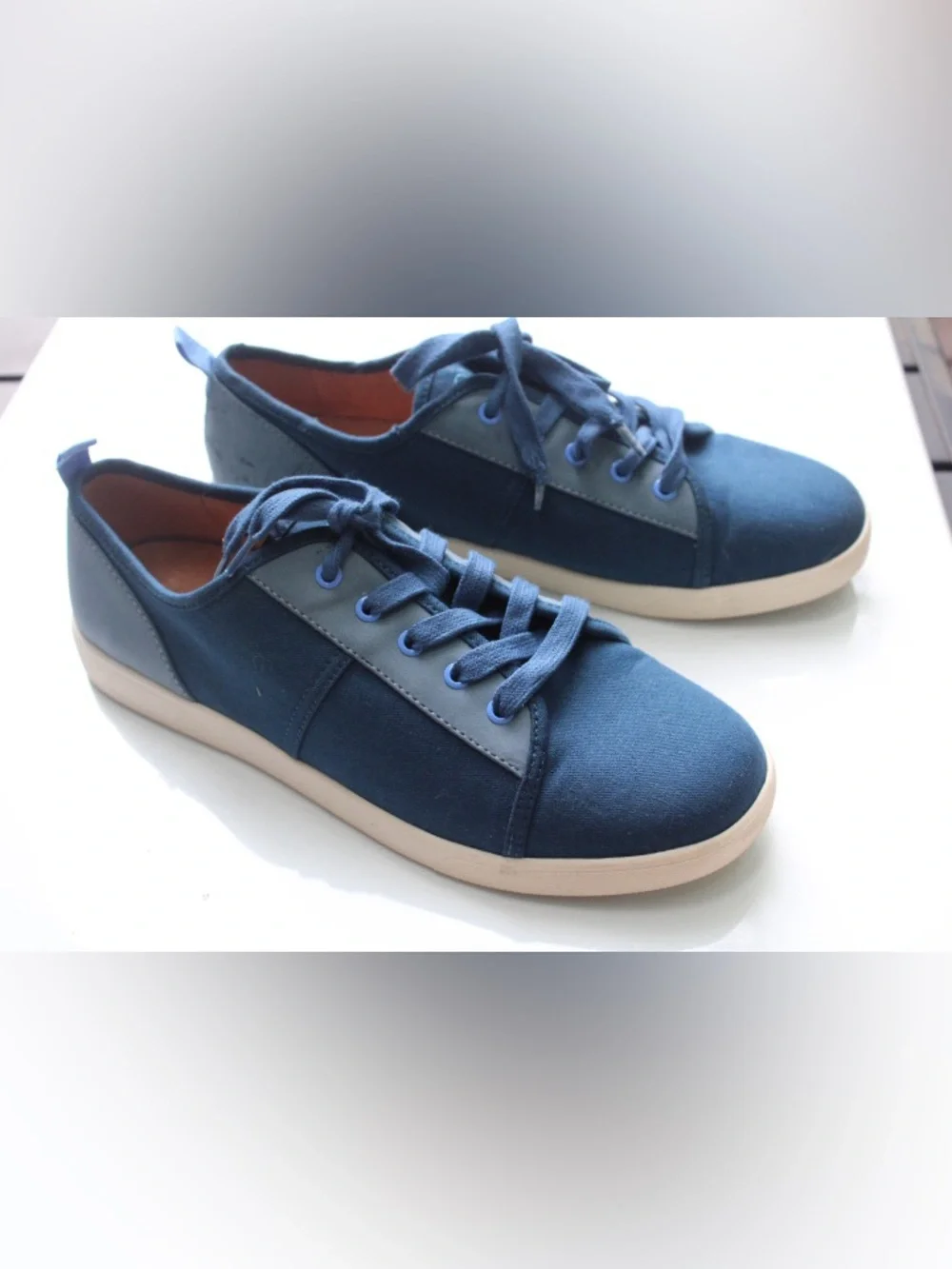 Vionic pisces sneakers